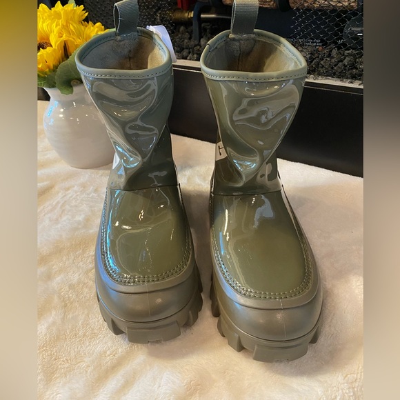 ✨NEW✨ UGG Women's Classic Brellah Rare Olive GREEN Mini Boot - Picture 4 of 7